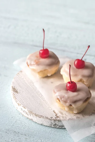 Bakewell tarts with cherry — Stock Photo, Image