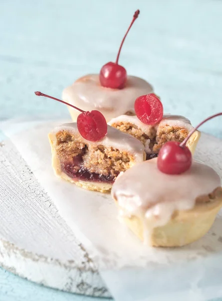 Bakewell taarten met kersen — Stockfoto