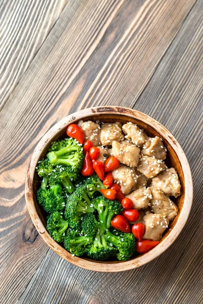 Talerz brokułów i kurczaka smaż — Zdjęcie stockowe
