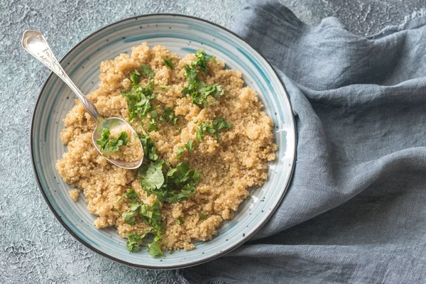 Gedeelte van gekookte quinoa — Stockfoto