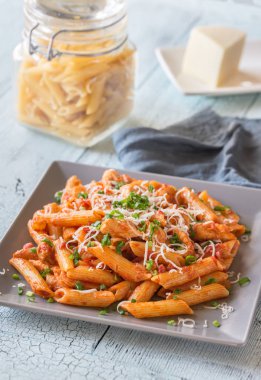 Peynirli tavuk makarna bölümünü