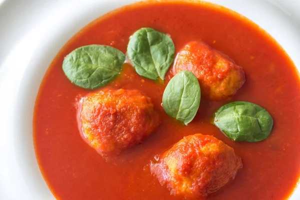 Del av tomatsoppa med köttbullar — Stockfoto