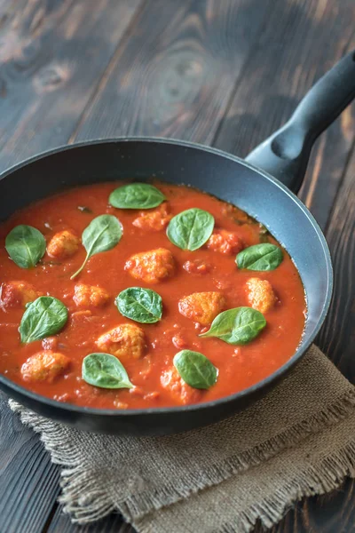 Sopa de tomate com almôndegas — Fotografia de Stock