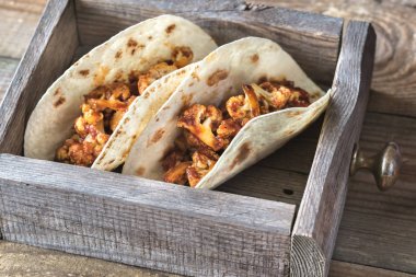 Tacos ile baharatlı karnabahar