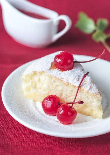 Slice of cheesecake on the white plate — Stock Photo, Image