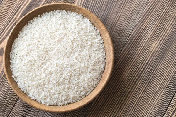 Чаша сырого камолино риса — стоковое фото