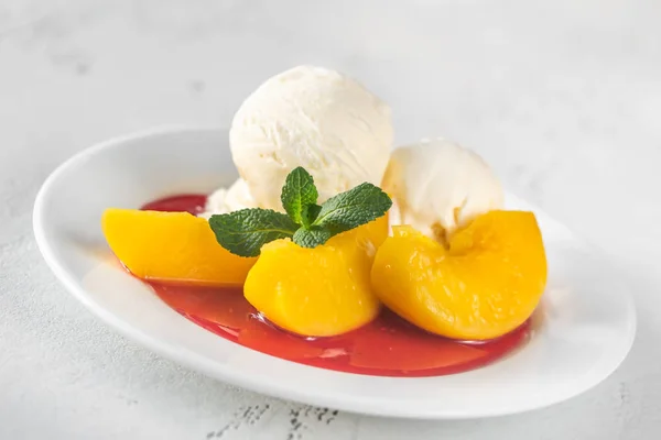 Portion of Peach Melba — Stock Photo, Image