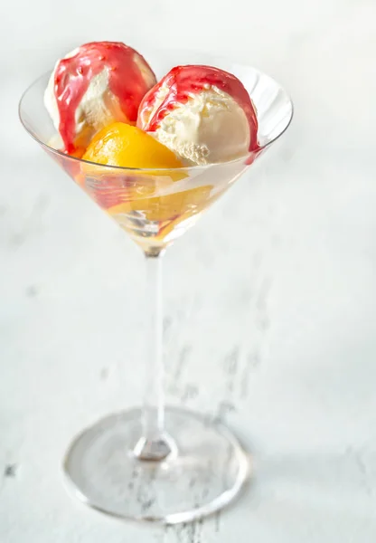 Portion of Peach Melba — Stock Photo, Image