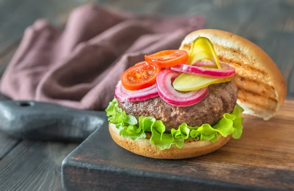 Hamburger on the cutting board — Stock Photo, Image