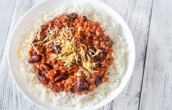 Chili con carne servida con arroz blanco —  Fotos de Stock