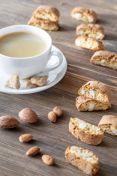 Xícara de café com cantuccini — Fotografia de Stock