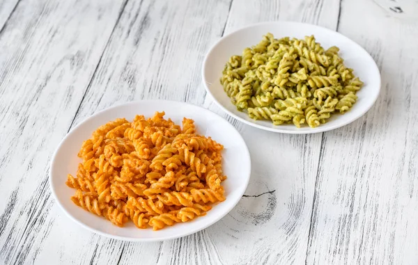 Fusilli mit traditionellem Tomaten-Pesto — Stockfoto