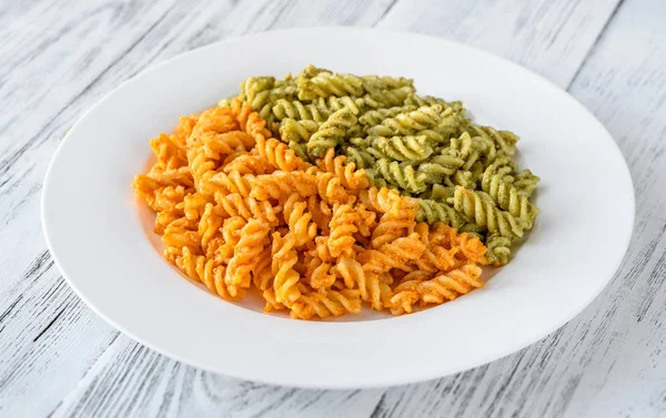 Fusilli mit traditionellem Tomaten-Pesto — Stockfoto