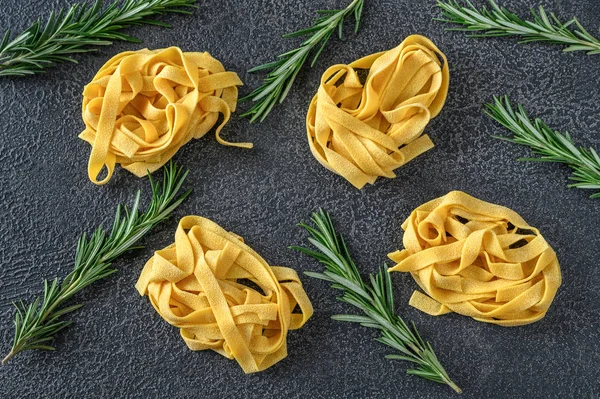 Råa pappardelle pasta — Stockfoto