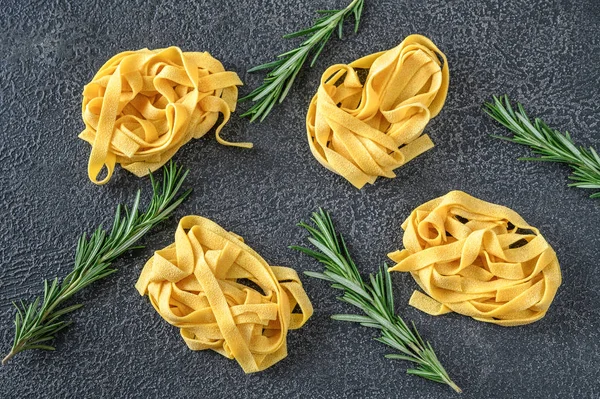 Råa pappardelle pasta — Stockfoto