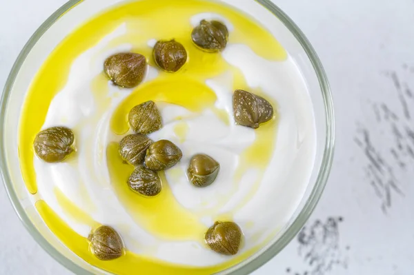 Griechischer Joghurt Kaperndip — Stockfoto