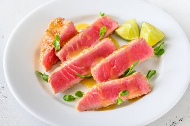 Susam ile orkinos biftek