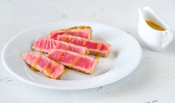 Bife de atum com sementes de gergelim — Fotografia de Stock