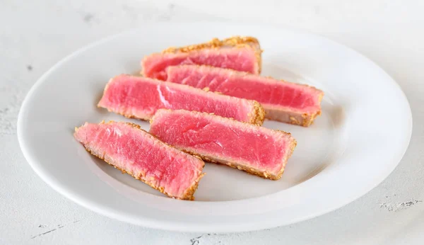 Bife de atum com sementes de gergelim — Fotografia de Stock