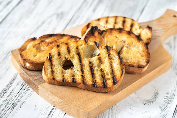 Кусочки Жареного Хлеба Деревянной Доске — стоковое фото