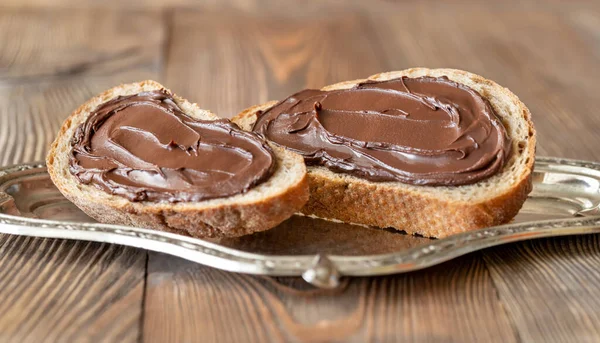 Кусочки Хлеба Шоколадной Пастой Винтажном Серебряном Подносе — стоковое фото