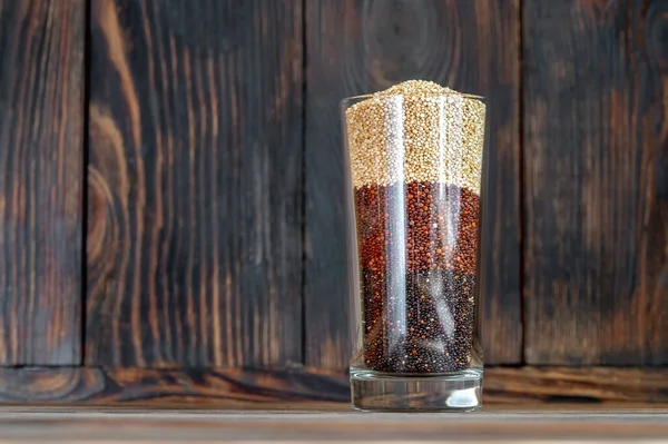 Glas Met Verschillende Soorten Quinoa — Stockfoto