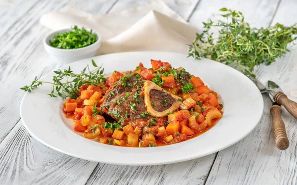 Ossobuco Italiaanse Specialiteit Met Kalfsschenkel Groenten — Stockfoto