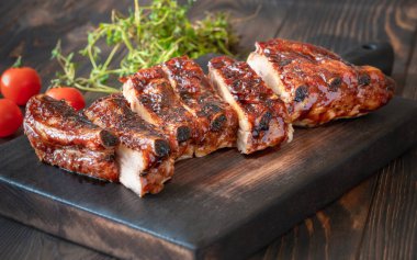 Barbekü domuz pirzolası.