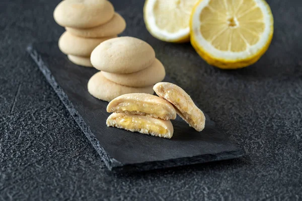 Galletas Limón Tablero Piedra Cerca — Foto de Stock