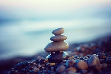 Zen taşlar dengesi.