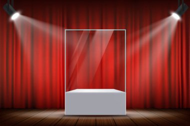 Spot ışıklarıyla aydınlatılmış şeffaf küp vitrini