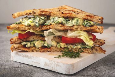 Sebzeli sandviç, yakın plan.