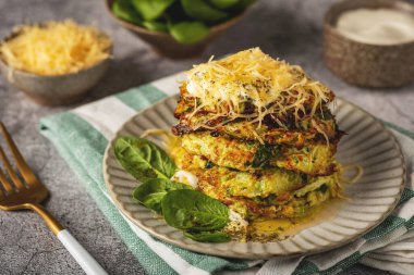 kabak ve peynirli ıspanaklı gözleme, yakın plan.