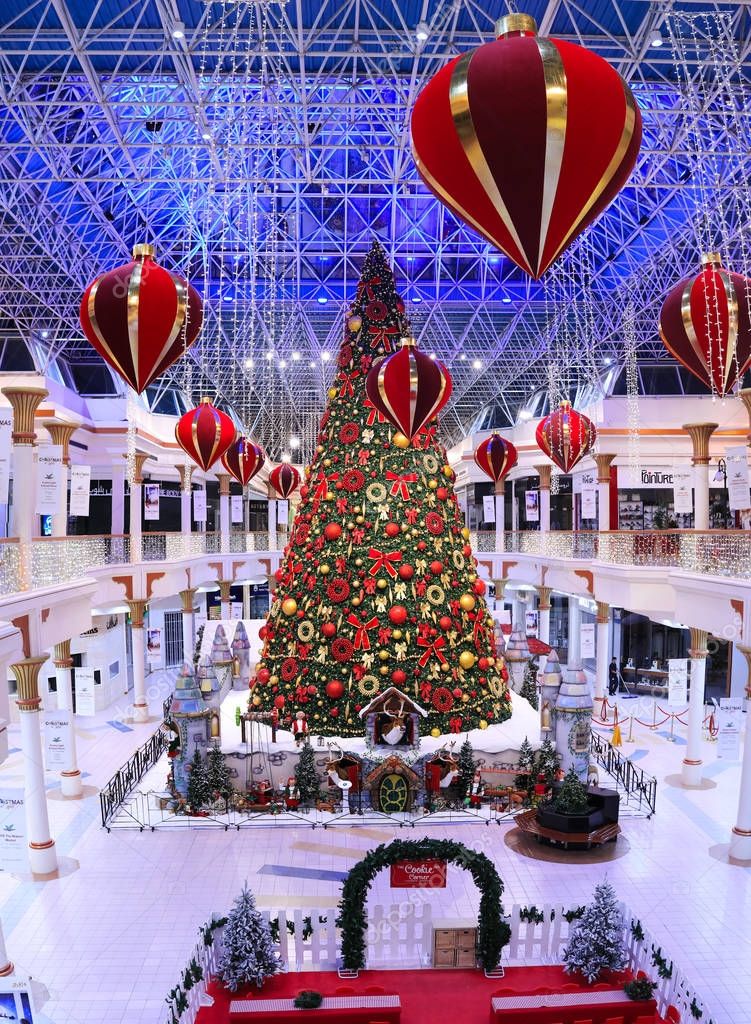 DUBAI, UAE  DEC 10 Christmas tree and decorations at the Wafi Mall in