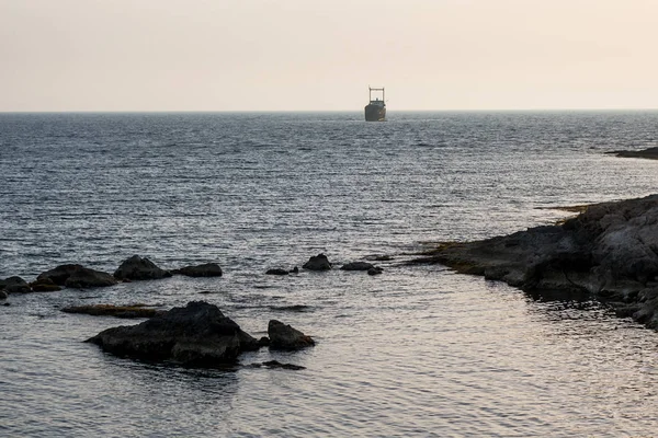 Starého vraku poblíž Kypr, Paphos — Stock fotografie