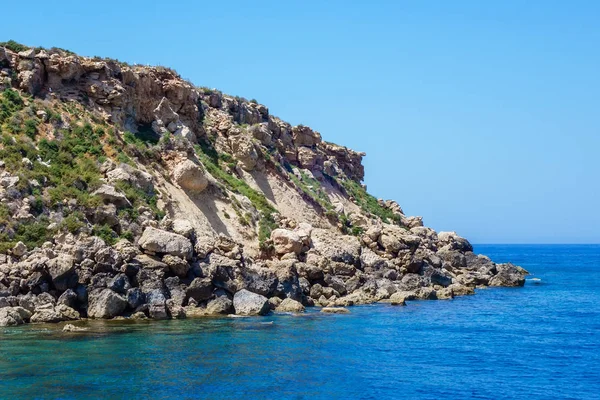 Скалы острова Серонисос — стоковое фото