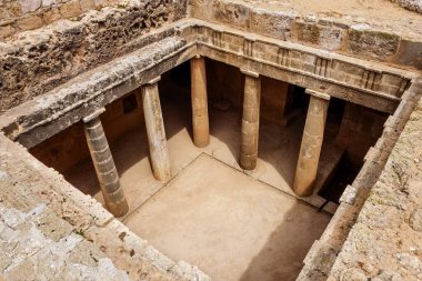 Antik Yunan tapınağının kalıntıları, Saranda Kolones