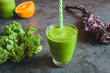 Portakal, limon, armut ve muz eklenmiş lahana püresi..