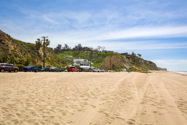 Zuma Beach, jedna z najpopularniejszych plaż w hrabstwie Los Angeles w Kalifornii. Zuma słynie z długich, szerokich piasków i surfowania. Stany Zjednoczone — Zdjęcie stockowe