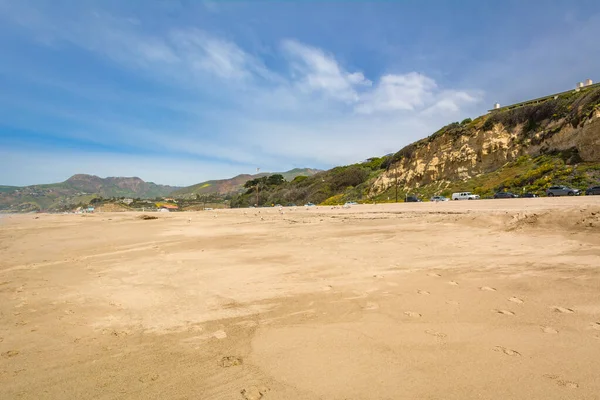 Zuma Beach, einer der beliebtesten Strände in Los Angeles County in Kalifornien. Zuma ist für seinen langen, weiten Sand und die Brandung bekannt. Vereinigte Staaten — Stockfoto