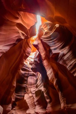 Arizona, Usa 'daki ünlü Antilop Kanyonu' nda kumtaşı oluşumları