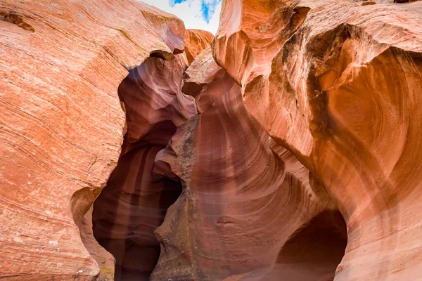 Pískovcové útvary ve slavném antilopském kaňonu v Arizoně, USA — Stock fotografie