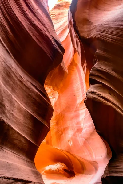 Formaciones de arenisca en el famoso Antelope Canyon en Arizona, Estados Unidos — Foto de Stock