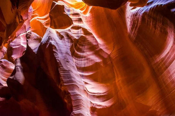 Formacje piaskowcowe w słynnym kanionie Antelope w Arizonie, Usa — Zdjęcie stockowe