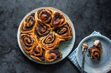 Tespih şeklinde haşhaşlı kek. Noel için geleneksel Polonya pastası
