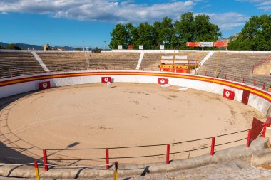 Mallorca, İspanya - 10 Mayıs 2019: Mayorka 'daki Alcudia Eski Kasabası yakınlarındaki eski boğa güreş arenası