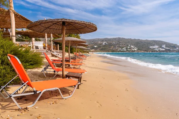 Plaka beach with crystal clear waters and the whitish sand. Naxos, Cyclades, Greece — Stock Photo, Image