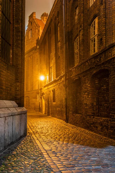 Plebania Street at night in Old Town of Gdansk. Poland, Europe — Stock Photo, Image