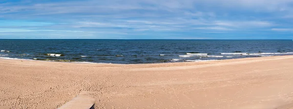 Areia branca e bela praia. Mar Báltico. Polónia — Fotografia de Stock