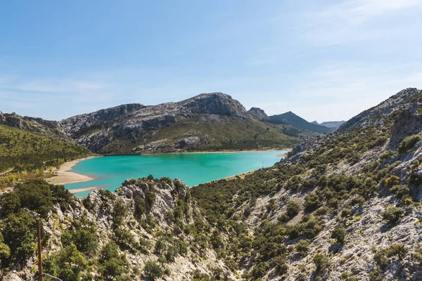Gorg Blau，人工湖，位于西班牙马洛卡山区的山谷中 — 图库照片